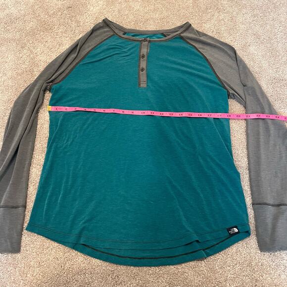 The North Face Women's Two Tone Henley Teal and Grey Size Medium - Picture 5 of 8